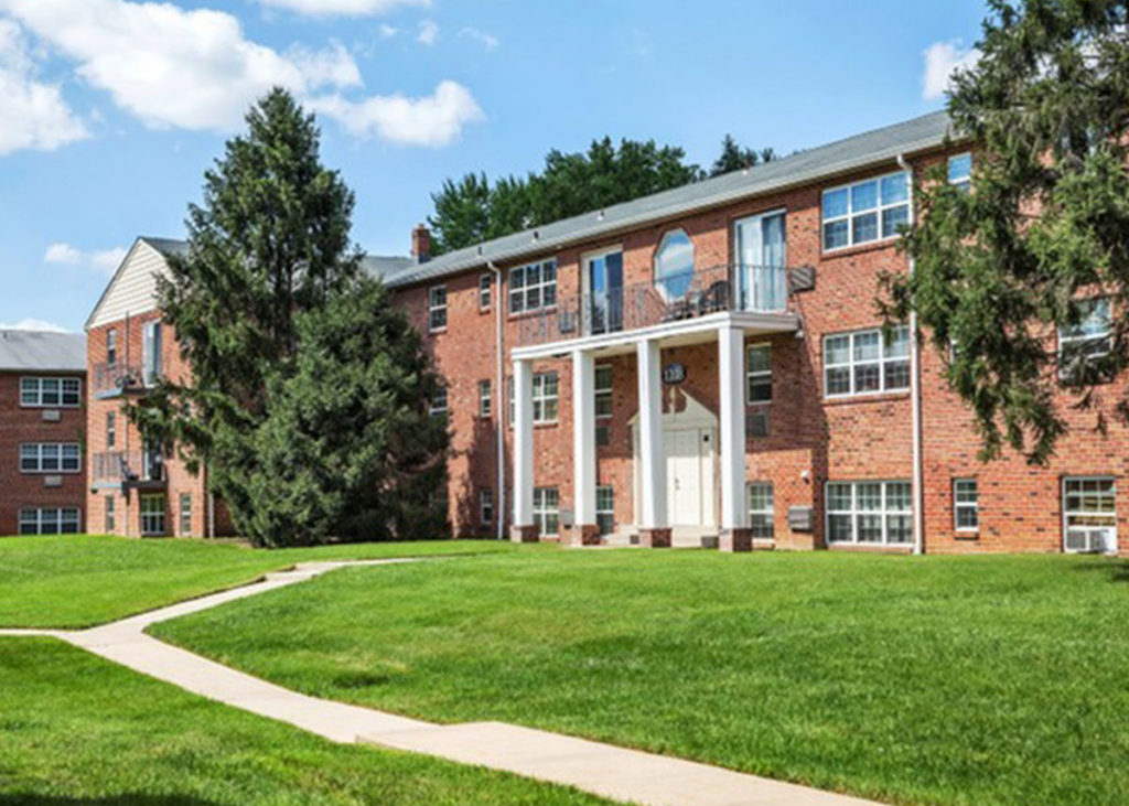 Building Exterior Avalon Court Apartments